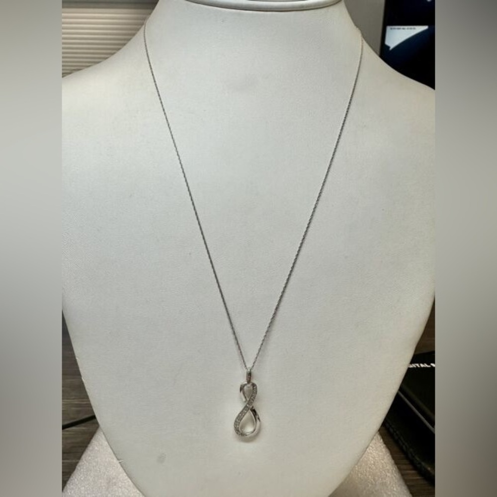Elegant Silver Infinity Pendant Necklace